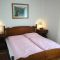 Pokoje Tolmin 1231, Tolmin - Dvoulůžkový pokoj 1 s manželskou postelí a vlastní koupelnou - Pokoj