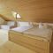 Turistična kmetija Mulej, Bled - Dvoulůžkový pokoj 4 s manželskou postelí a balkónem - Pokoj