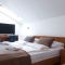 Hotel Keltika, Izola - Dvoulůžkový pokoj 2 s manželskou postelí a vlastní koupelnou - Pokoj