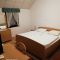Pokoje Velenje 18597, Velenje - Dvoulůžkový pokoj 1 s manželskou postelí a balkónem - Pokoj
