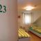 Hostel Sonce - luxury hostel Ptuj, Ptuj - Třílůžkový pokoj 3 s vlastní koupelnou - Pokoj