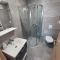 Apartamentos Beltinci 22303, Beltinci - Apartamento - superior b (4+0) - Baño