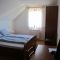 Turistična kmetija Ljubica, Gorenja vas - Dvoulůžkový pokoj 2 s manželskou postelí a vlastní koupelnou - Pokoj