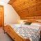 Domačija Jelenov greben, Podčetrtek, Olimje - Dvoulůžkový pokoj 1 s manželskou postelí a balkónem - Ložnice