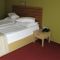 Hotel Veter, Ruše - Dvoulůžkový pokoj 1 s manželskou postelí a vlastní koupelnou - Pokoj