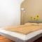 AdHoc Hostel, Ljubljana - Dvoulůžkový pokoj 1 s manželskou postelí a společnou koupelnou - Pokoj